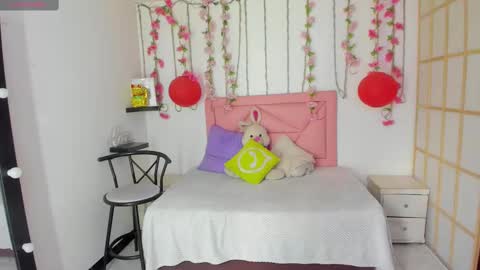 Snapshot of venus_latin_01 chatting on 09.10.25 Mary online show from 09.10.25