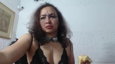 venus_lov online show from 10.31.25
