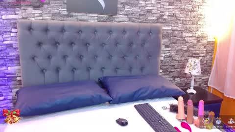 Snapshot of venus_medussa chatting on 12.15.24 Medussa online show from 12.15.24