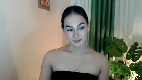 Snapshot of venus_sunrise07xx chatting on 10.04.25 Venus Sunrise Bombshell online show from 10.04.25