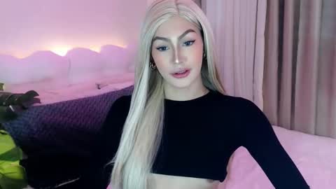 Venus Sunrise Bombshell online show from 04.28.26