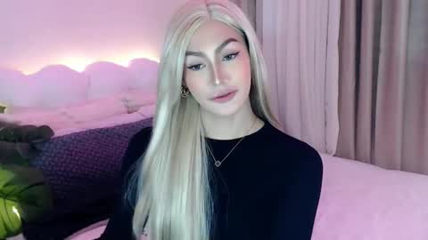 Venus Sunrise Bombshell online show from 04.29.26