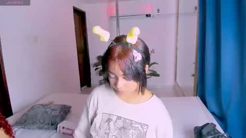 Snapshot of venus_velvet chatting on 09.15.25 venus_velvet online show from 09.15.25