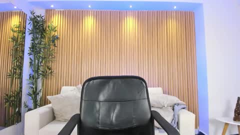 Venus Cooper Everyday From 1400 to 2200 Col Time online show from 11.15.25