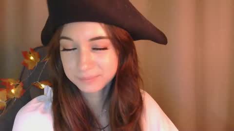 Una online show from 10.31.25