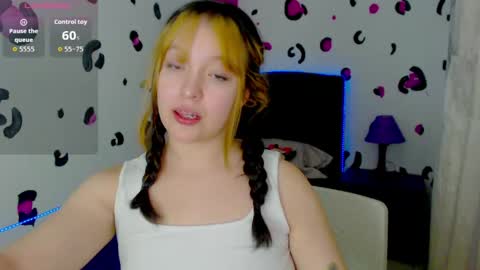 Snapshot of vero_doll12 chatting on 05.19.26 Verinica online show from 05.19.26