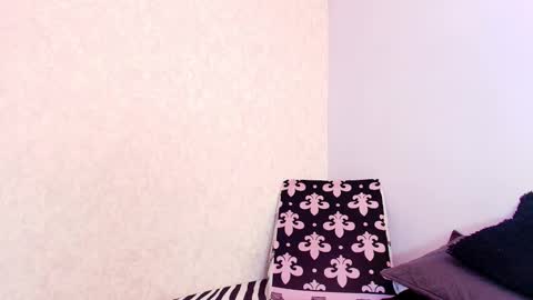 Snapshot of vero_temptation chatting on 10.01.25 Vero online show from 10.01.25