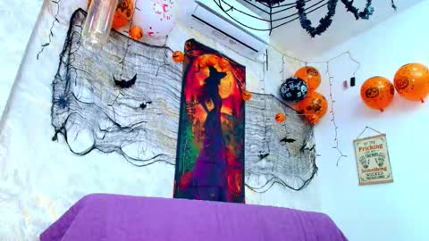 Snapshot of vero_temptation chatting on 10.29.25 Vero online show from 10.29.25