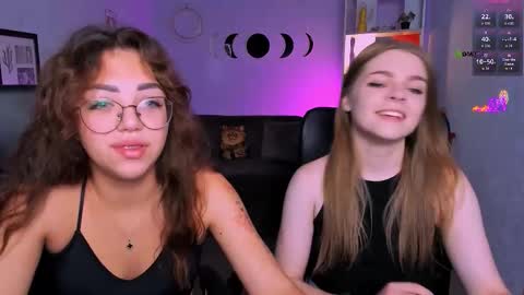 Snapshot of veronica_bubble chatting on 09.12.25 Ronni online show from 09.12.25