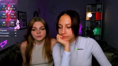 Snapshot of veronica_bubble chatting on 09.22.25 Ronni online show from 09.22.25