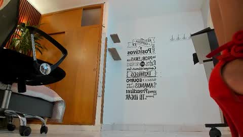 Snapshot of veronica_em1 chatting on 10.14.25 VERONICA online show from 10.14.25