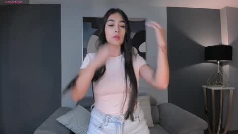 Snapshot of veronicablue1 chatting on 10.03.25 Vero online show from 10.03.25