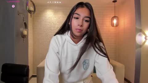 Snapshot of veronicablue1 chatting on 10.25.25 Vero online show from 10.25.25