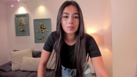 Snapshot of veronicablue1 chatting on 10.27.25 Vero online show from 10.27.25