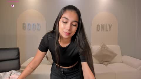 Snapshot of veronicablue1 chatting on 11.28.25 Vero online show from 11.28.25