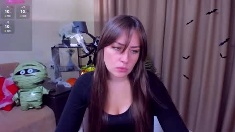 Snapshot of veronicafreman chatting on 10.25.25 Veronica online show from 10.25.25