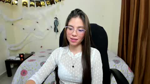 Snapshot of veronicamiller22 chatting on 10.27.25 Veronica Miller online show from 10.27.25