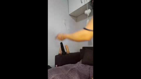 Snapshot of veronicaredonda chatting on 12.16.25 veronicaredonda online show from 12.16.25