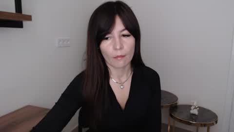 Snapshot of veronik_shy chatting on 11.17.25 veronik_shy online show from 11.17.25