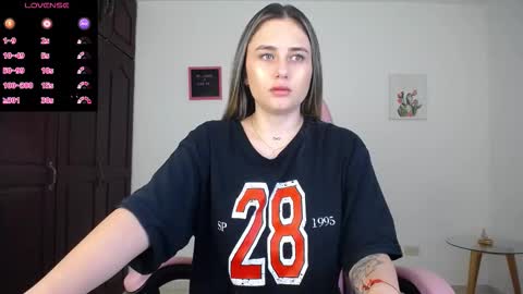 Snapshot of veronika__winslow_ chatting on 09.16.25 Vero online show from 09.16.25