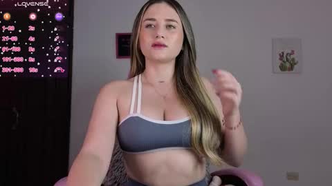 Snapshot of veronika__winslow_ chatting on 10.17.25 Vero online show from 10.17.25