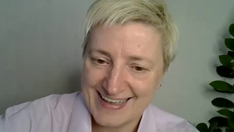 Snapshot of verony_ chatting on 10.28.25 verony_ online show from 10.28.25