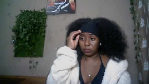 Snapshot of verronique1511 chatting on 06.13.26 verronique1511 online show from 06.13.26