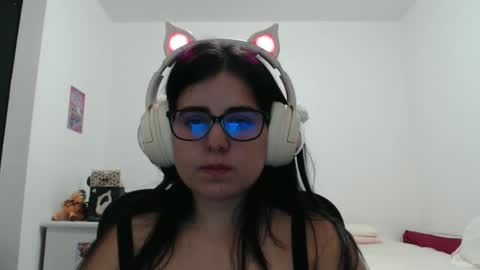 Snapshot of veruca99 chatting on 11.18.25 veruca99 online show from 11.18.25