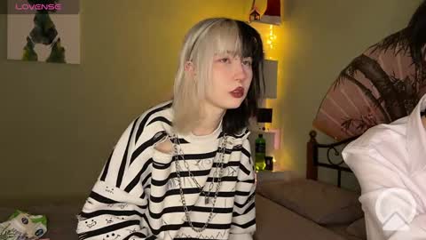 Snapshot of veryraretwins chatting on 01.05.25 veryraretwins online show from 01.05.25