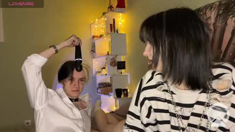 Snapshot of veryraretwins chatting on 01.06.25 veryraretwins online show from 01.06.25