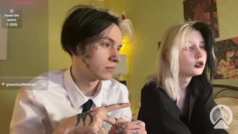 Snapshot of veryraretwins chatting on 02.10.25 veryraretwins online show from 02.10.25