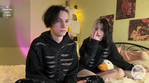 Snapshot of veryraretwins chatting on 03.12.25 veryraretwins online show from 03.12.25