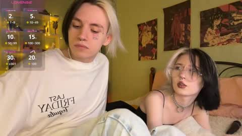 Snapshot of veryraretwins chatting on 09.10.25 veryraretwins online show from 09.10.25