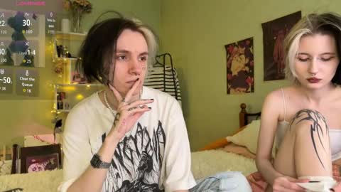 Snapshot of veryraretwins chatting on 09.17.25 veryraretwins online show from 09.17.25