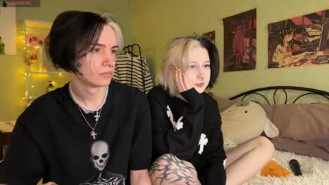 Snapshot of veryraretwins chatting on 10.08.25 veryraretwins online show from 10.08.25