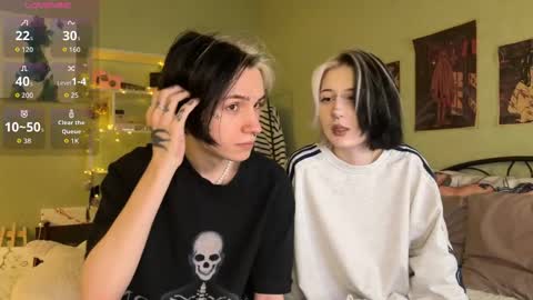 Snapshot of veryraretwins chatting on 10.11.25 veryraretwins online show from 10.11.25