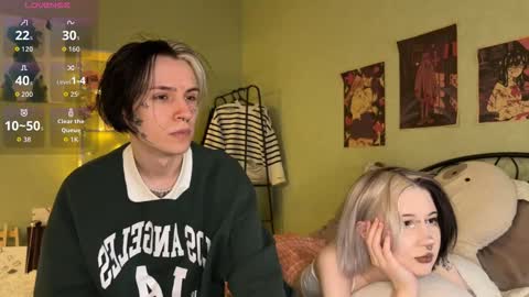 Snapshot of veryraretwins chatting on 10.14.25 veryraretwins online show from 10.14.25