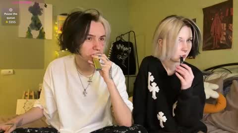 Snapshot of veryraretwins chatting on 11.13.25 veryraretwins online show from 11.13.25