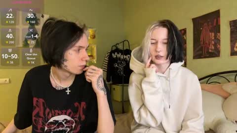 Snapshot of veryraretwins chatting on 11.26.25 veryraretwins online show from 11.26.25