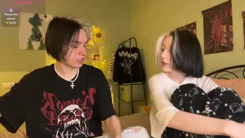 Snapshot of veryraretwins chatting on 11.26.25 veryraretwins online show from 11.26.25