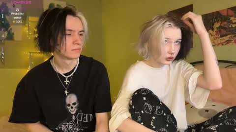 Snapshot of veryraretwins chatting on 12.01.25 veryraretwins online show from 12.01.25