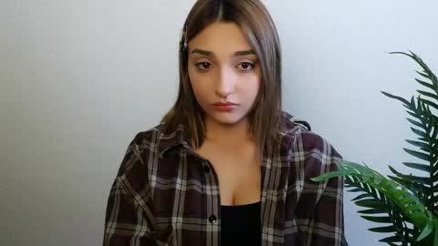 Snapshot of veryveryshygirl chatting on 05.04.26 Ana online show from 05.04.26