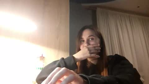 Snapshot of vesperlyn chatting on 12.05.25 Dasha online show from 12.05.25