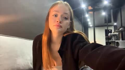 Snapshot of vestaszanto chatting on 10.26.25 Esta online show from 10.26.25