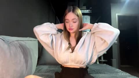 Snapshot of vestaszanto chatting on 11.24.25 Esta online show from 11.24.25