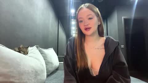 Snapshot of vestaszanto chatting on 11.28.25 Esta online show from 11.28.25