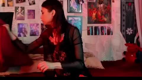 Snapshot of vetansenda chatting on 11.21.25 Emiel online show from 11.21.25