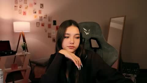 Snapshot of vexorin chatting on 11.26.25 Rachel online show from 11.26.25