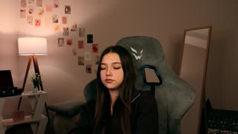 Snapshot of vexorin chatting on 11.27.25 Rachel online show from 11.27.25