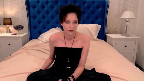 Via online show from 10.08.25